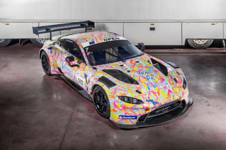 A new and colourful Art Car for Street-Art Racing